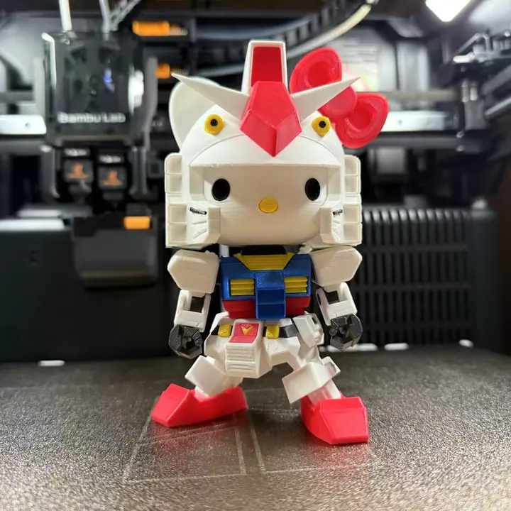 Figura de Hello Kitty con armadura de robot impresa en 3D