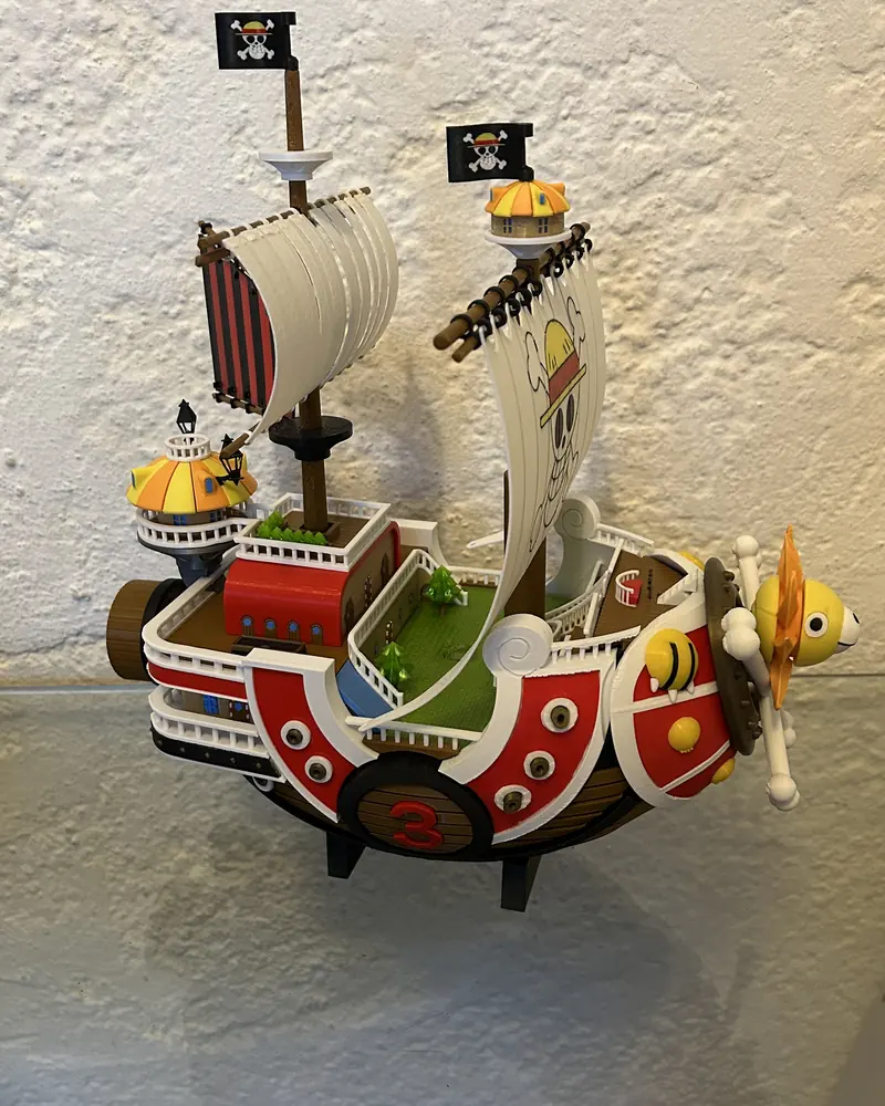 Barco Thousand Sunny de One Piece impreso en 3D en varios colores